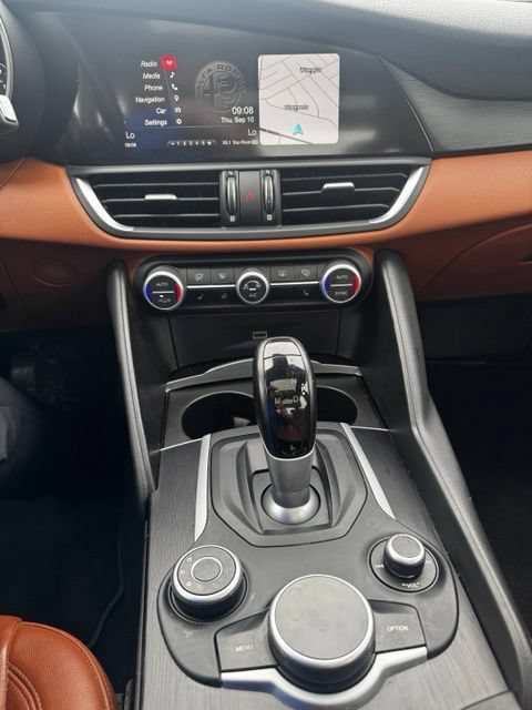 Used 2018  Alfa Romeo  image 21