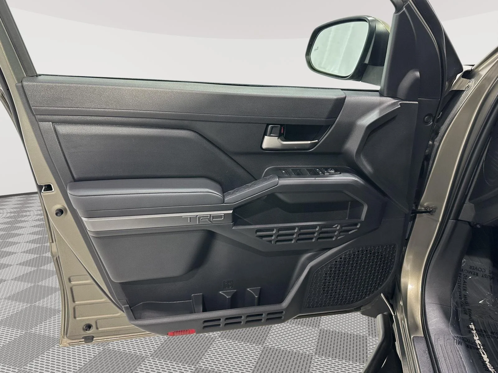 Used 2024 Bronze Oxide Toyota SR5 image 19