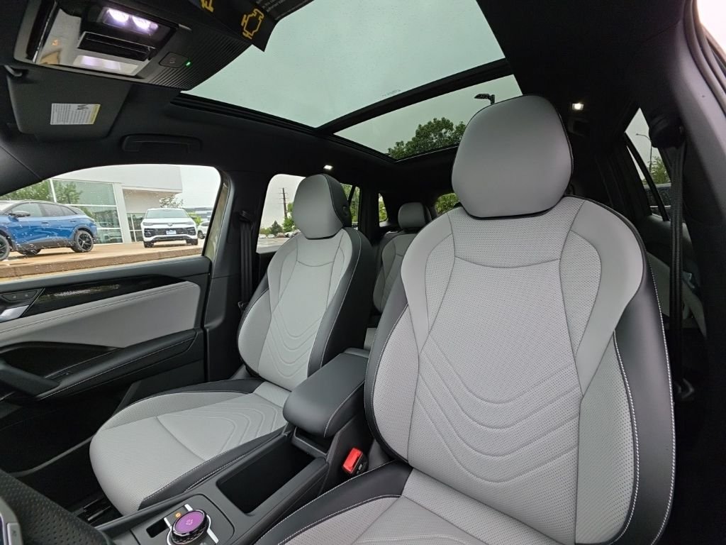 New 2026 Avocado Green w/Deep Black Roof Volkswagen 2.0T SE R-Line Black image 10