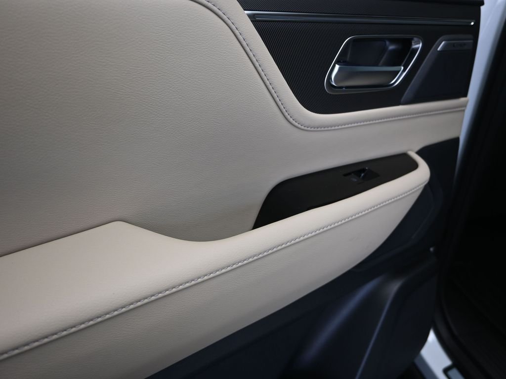 New 2026 RADIANT WHITE INFINITI Pure 2WD image 15