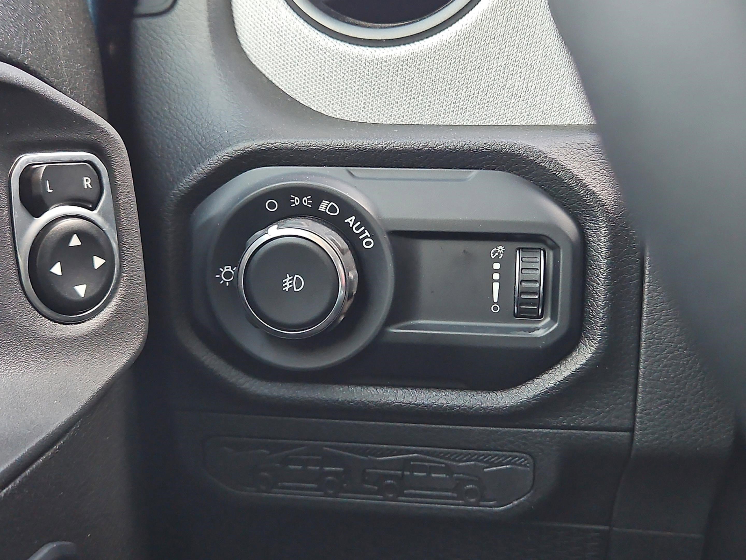 Used 2025 Fathom Blue Pearlcoat Jeep Sport S image 17