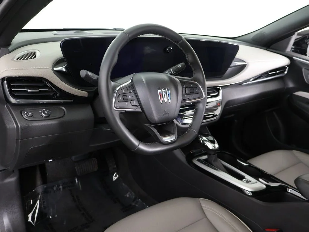 Used 2024 Black Buick Avenir image 27