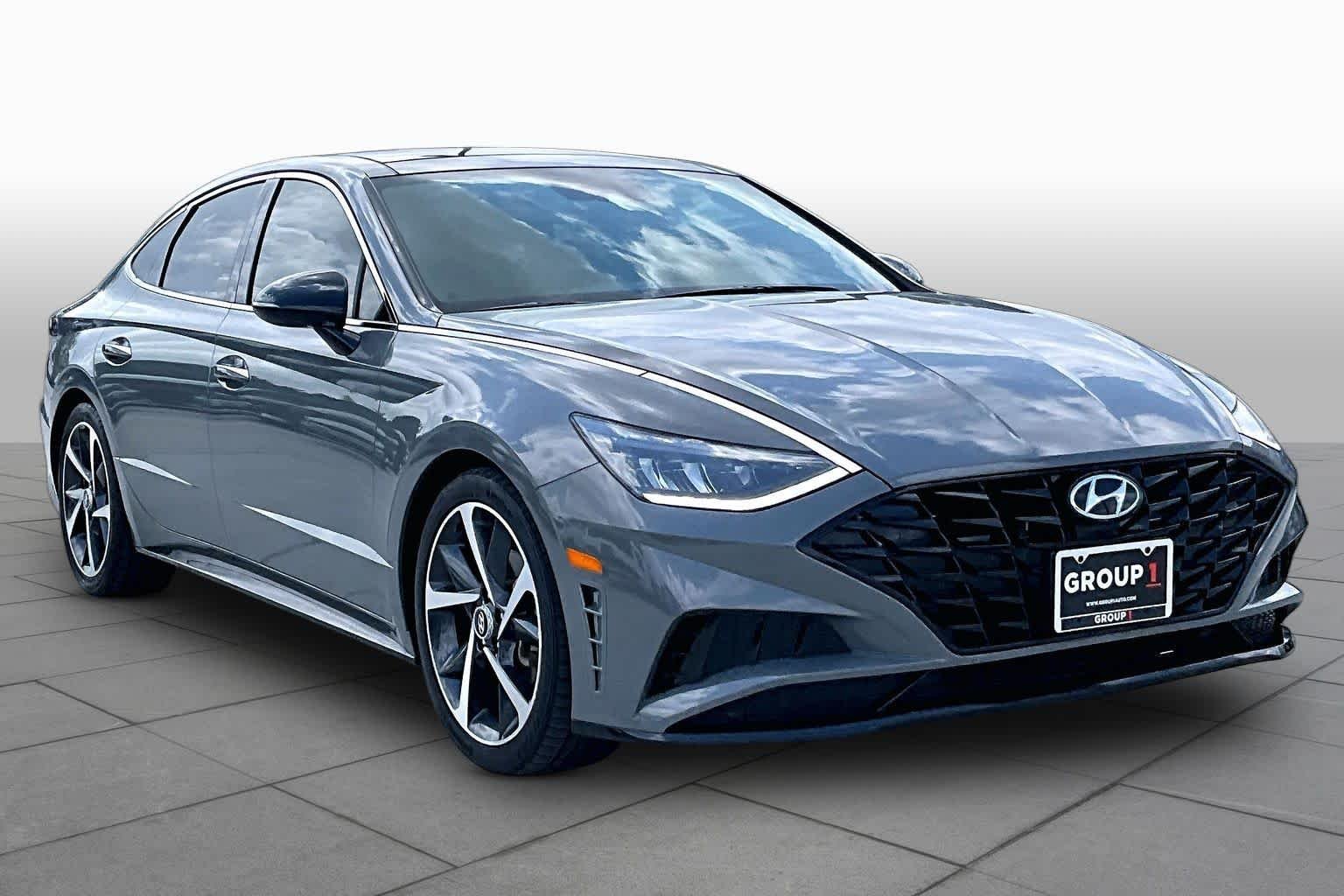 Used 2023 Hampton Gray Hyundai SEL Plus image 3