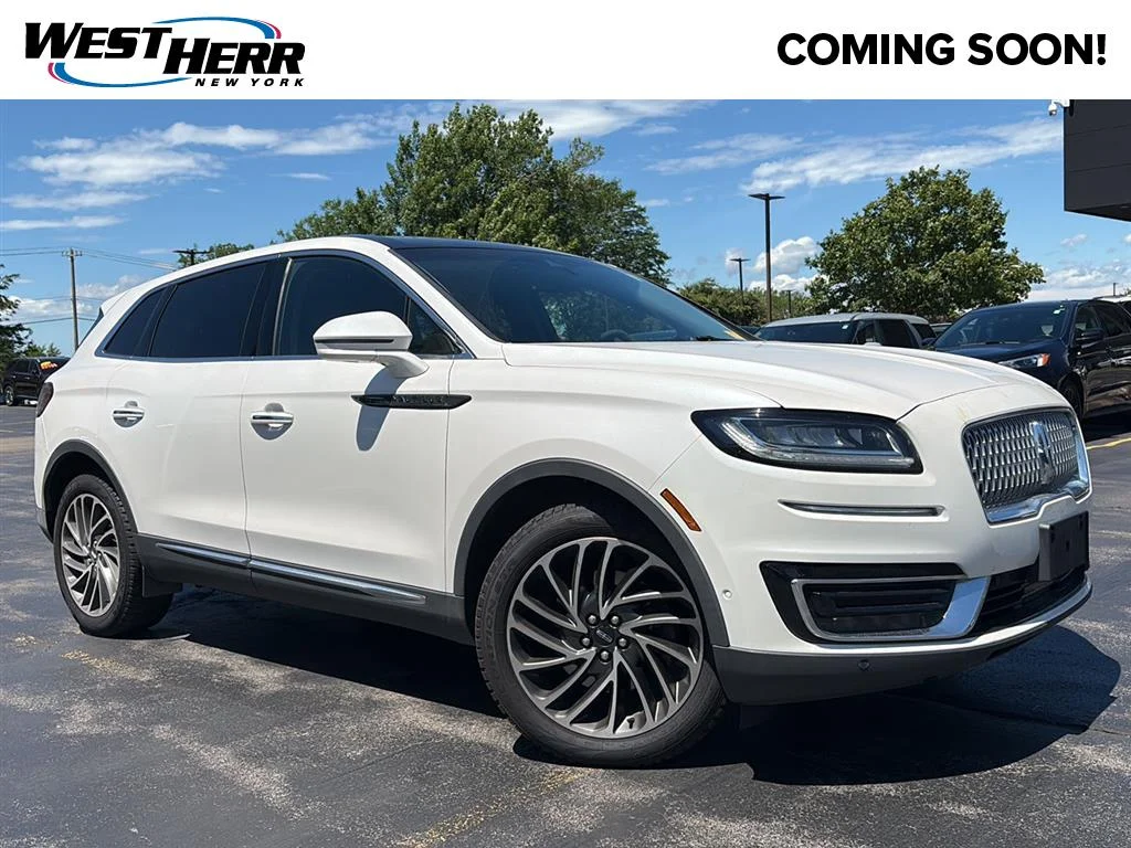Used 2019 White Platinum Tri-Coat Lincoln Reserve image 1