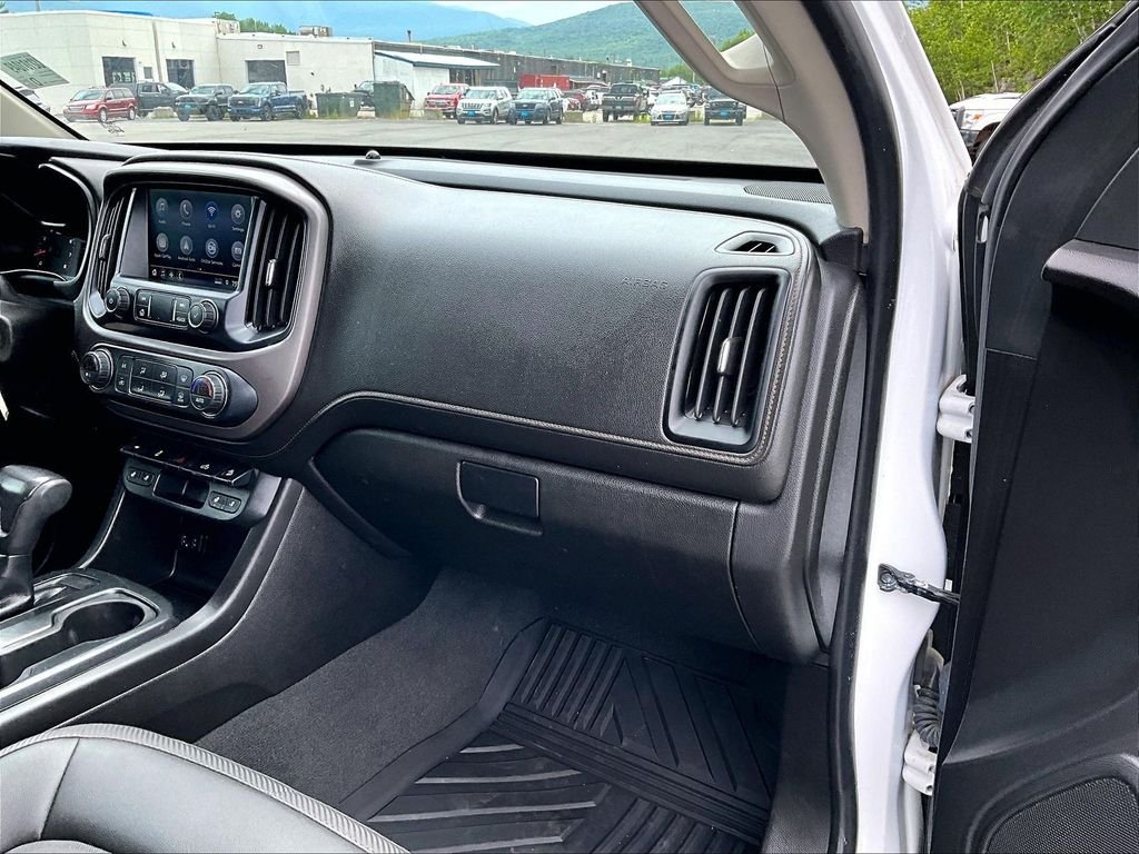 Used 2021 White GMC AT4 w/Cloth image 13