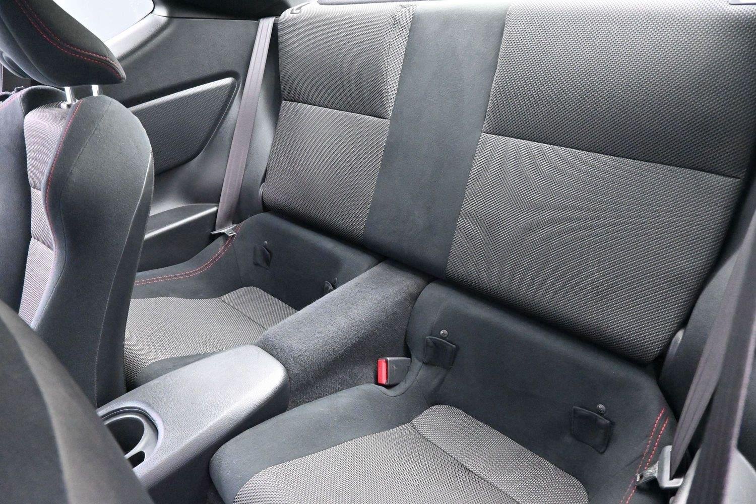 Used 2018  Subaru Premium image 26