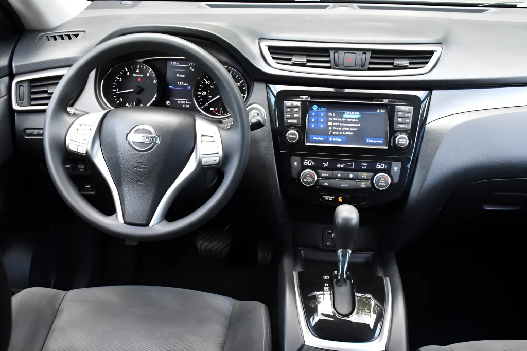 Used 2016 Gray Nissan SV image 23