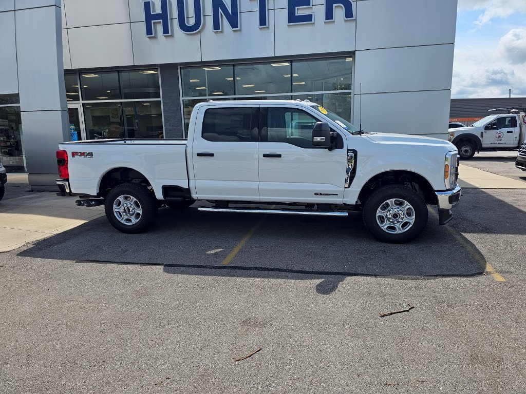 New 2026 Oxford White Ford F-250® XLT image 28