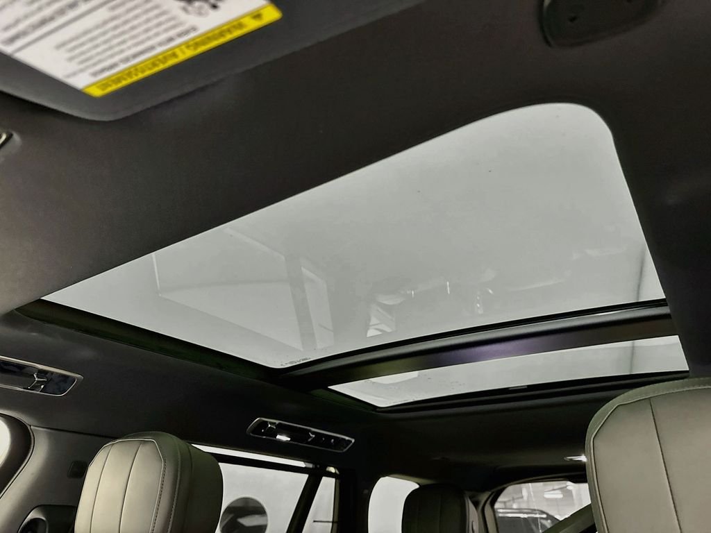 New 2027 Fuji White Land Rover SE image 22