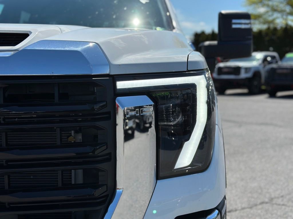 New 2026 Summit White GMC Pro image 30