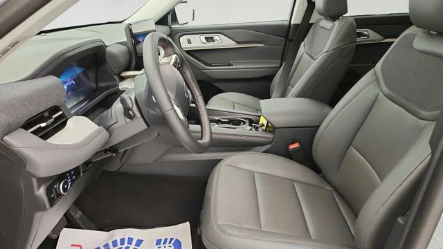 New 2026 Space White Metallic Ford Active image 11
