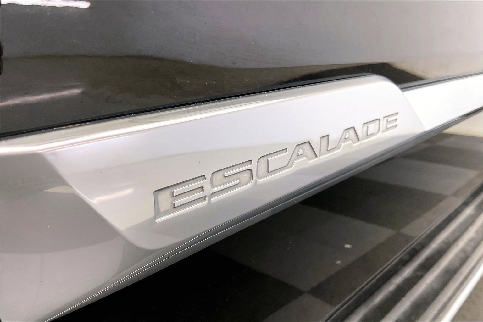2017 Cadillac Escalade Luxury photo 6
