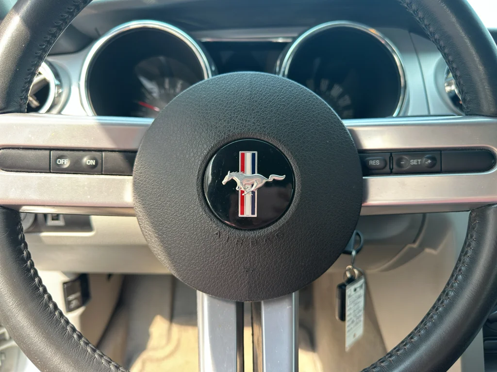 Used 2006 Performance White Clearcoat Ford GT Premium image 15