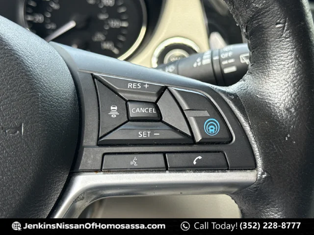 Used 2021 Silver Nissan SL image 45