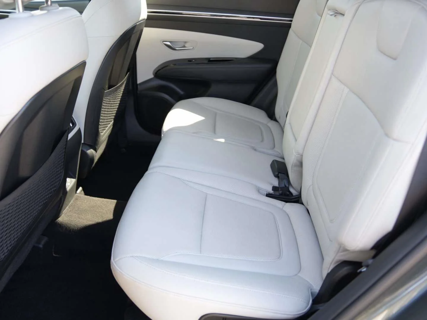 Used 2022 Amazon Gray Hyundai SEL AWD image 11