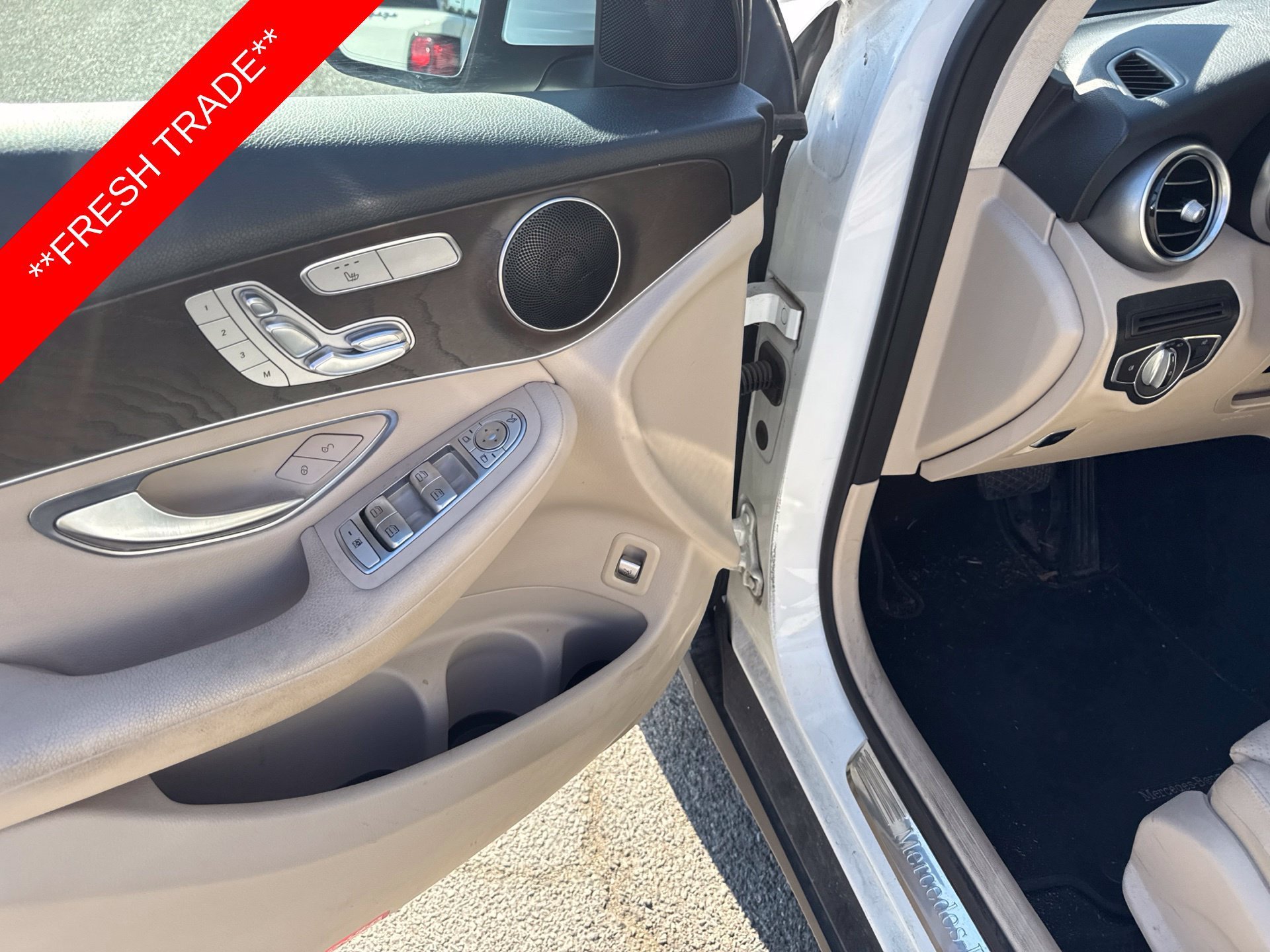Used 2019 White Mercedes-Benz GLC 300 image 10