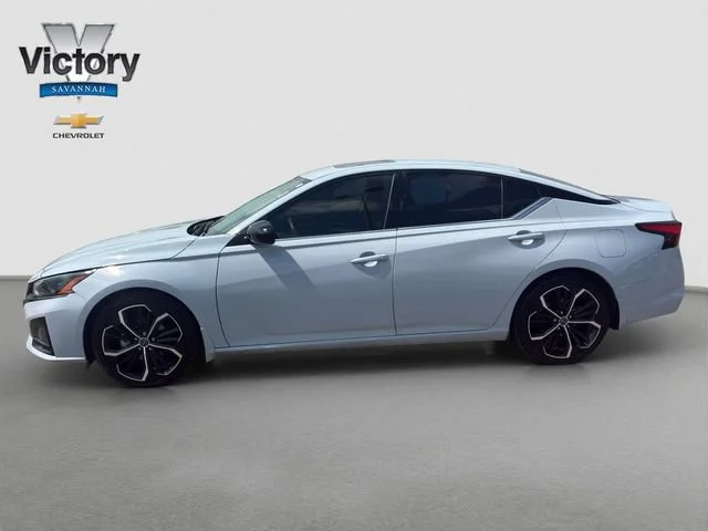 Certified Used 2023 Gray Nissan SR FWD image 4