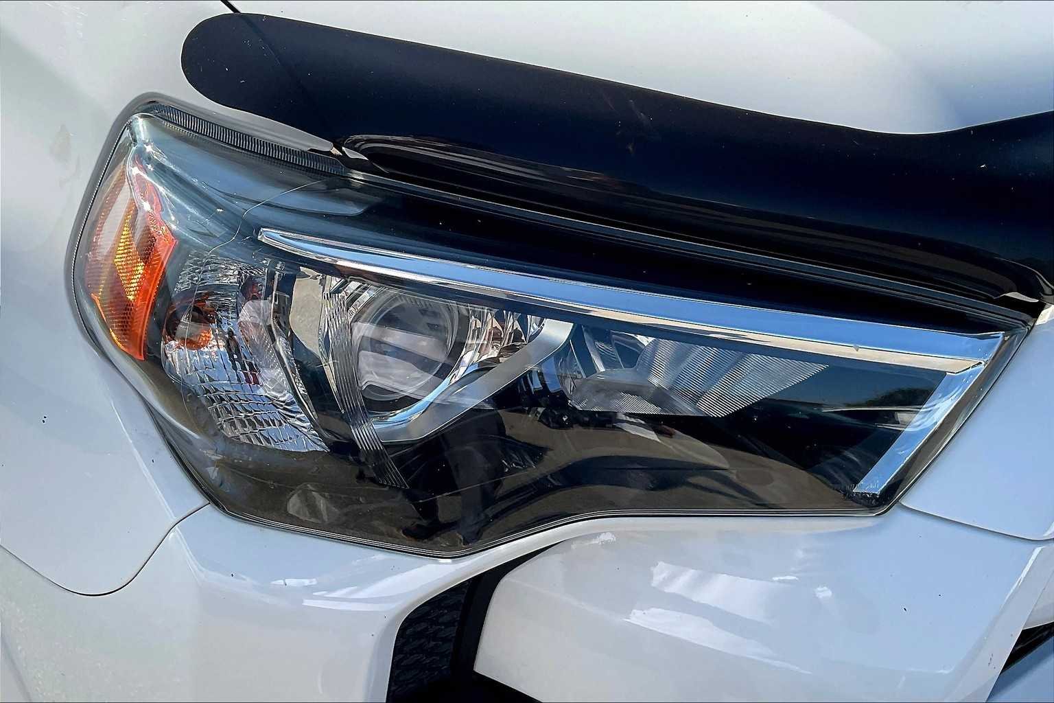 Used 2020 Super White Toyota SR5 image 26