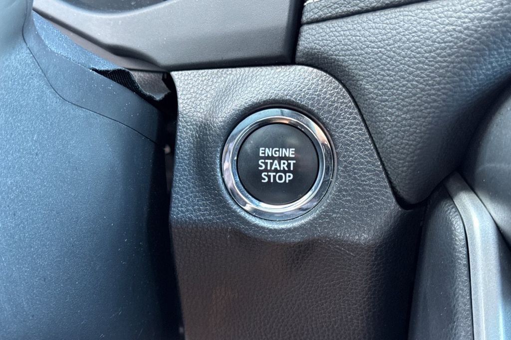 Used 2025  Toyota XLE image 27