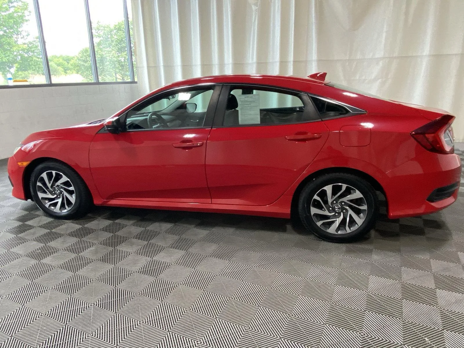 Used 2018 Rallye Red Honda EX image 4