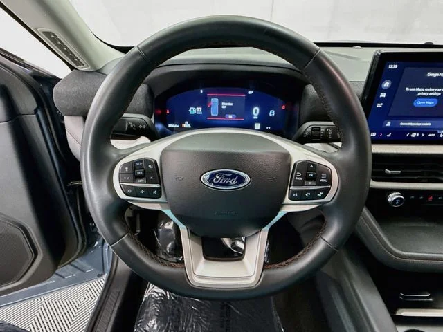 Used 2025 Vapor Blue Ford Active image 11