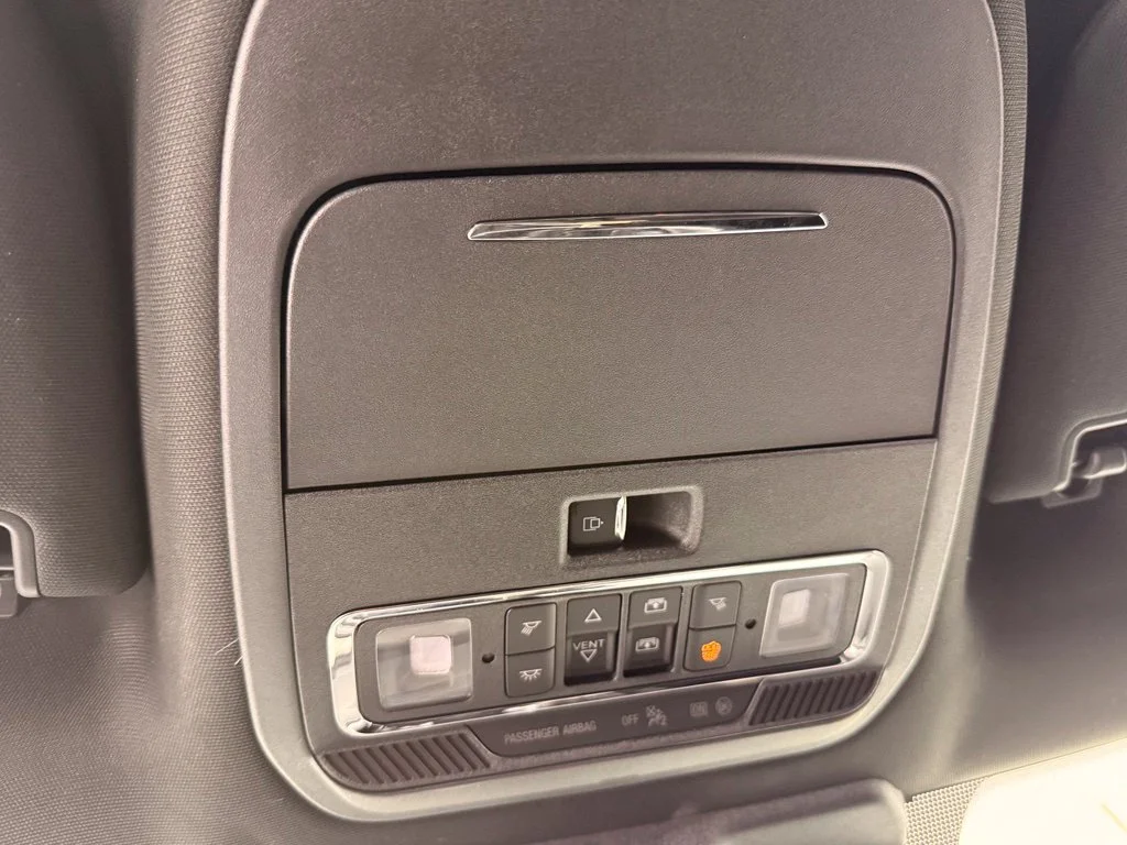 Used 2025 White Ford Platinum image 30
