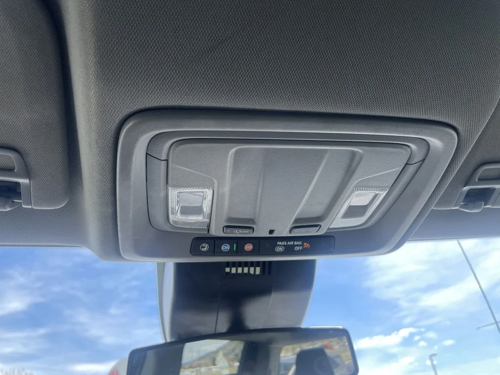 Used 2022 Summit White Chevrolet Custom image 24