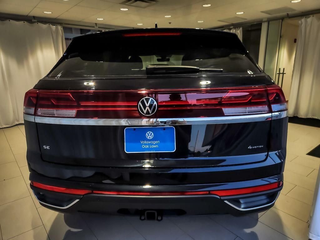 New 2026 Deep Black Pearl Volkswagen SE w/Technology image 4