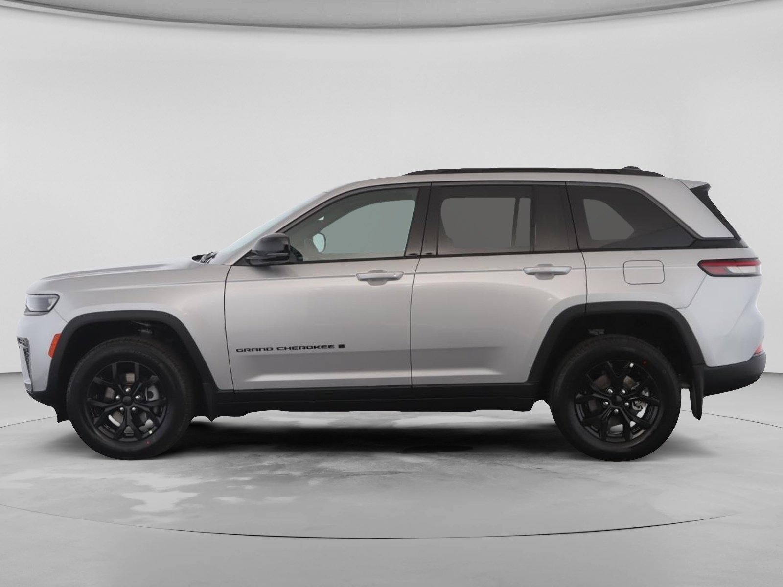New 2026 Silver Zynith Exterior Paint Jeep Laredo Altitude 4x4 image 20