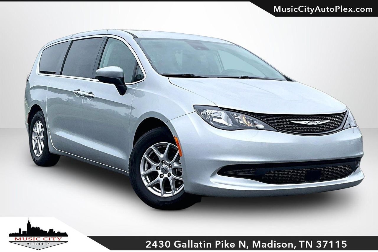 2023 Chrysler Voyager LX's photo