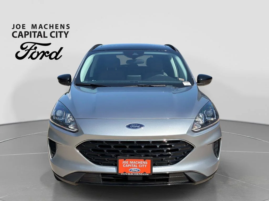 Used 2022 Iconic Silver Metallic Ford SE image 10