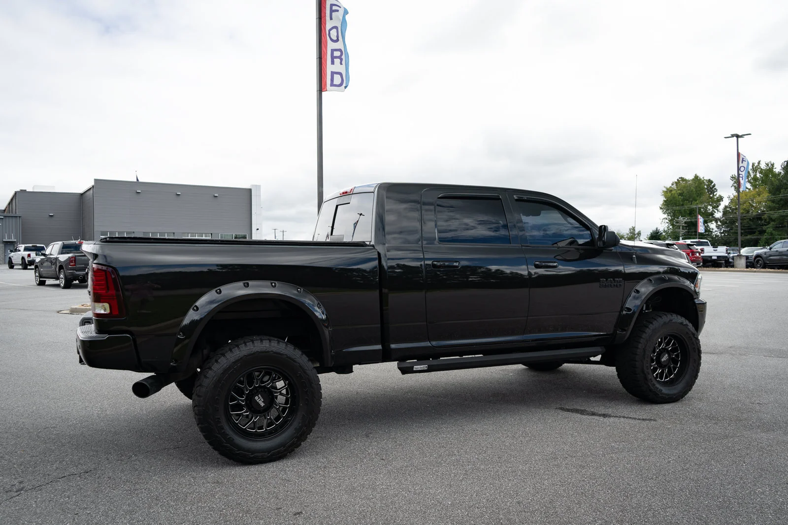 Used 2018 Black Ram Laramie image 10