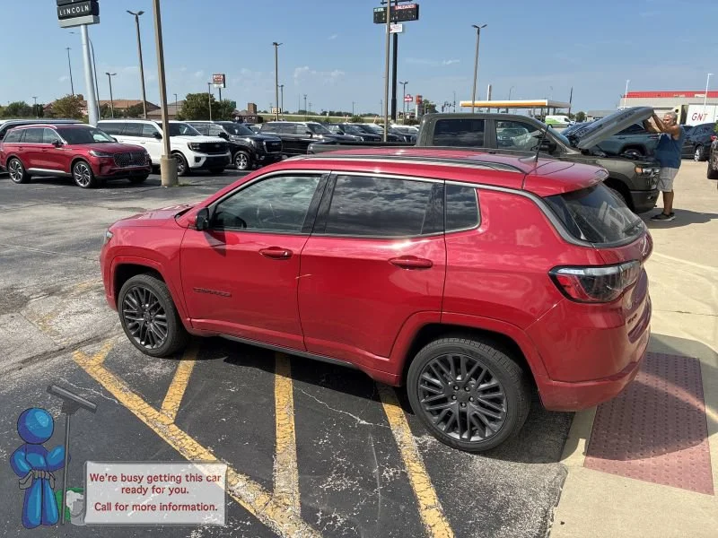 Used 2022 Redline Pearlcoat Jeep Limited image 3