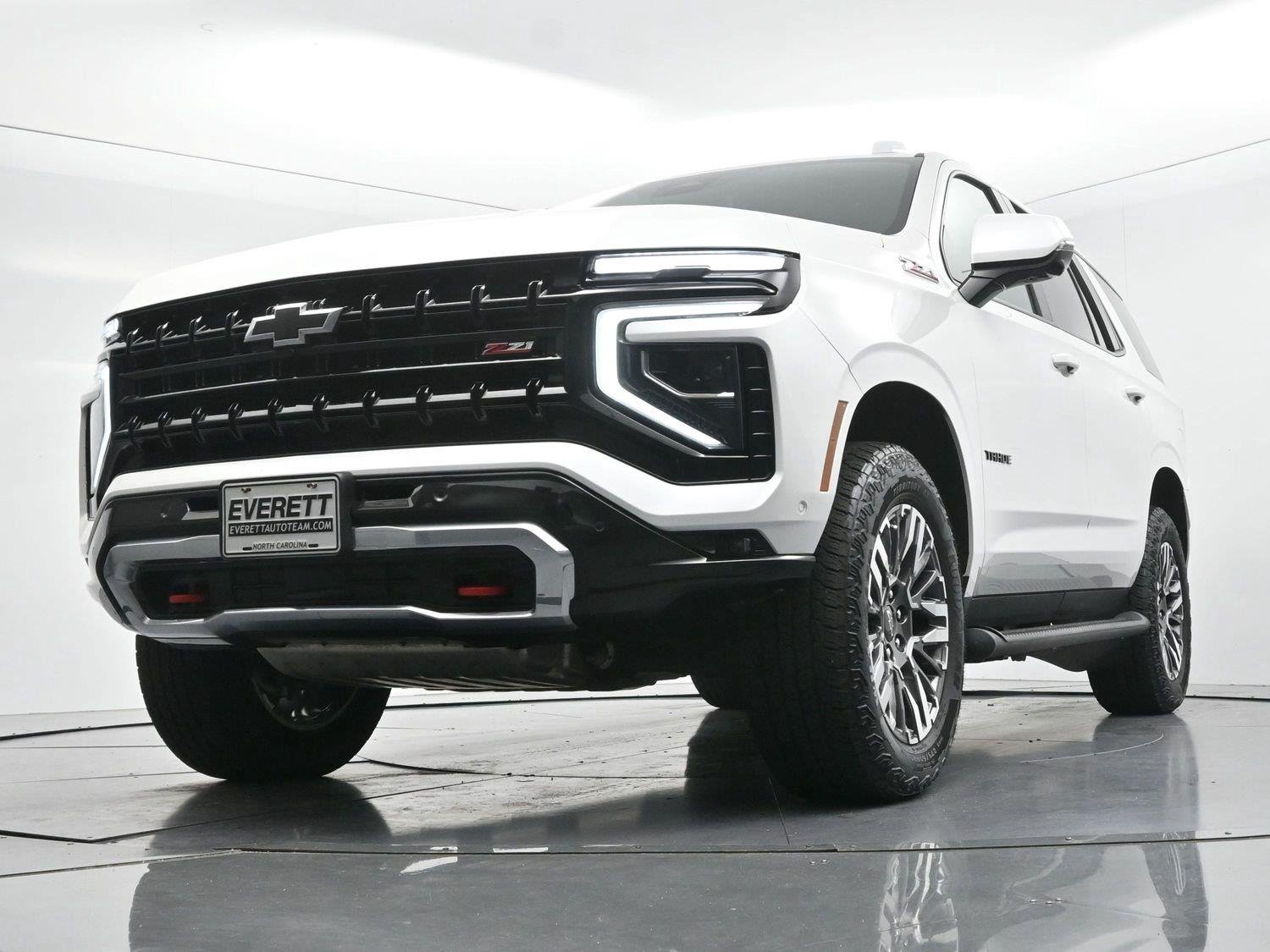 Used 2025 Iridescent Pearl Tricoat Chevrolet Z71 image 44