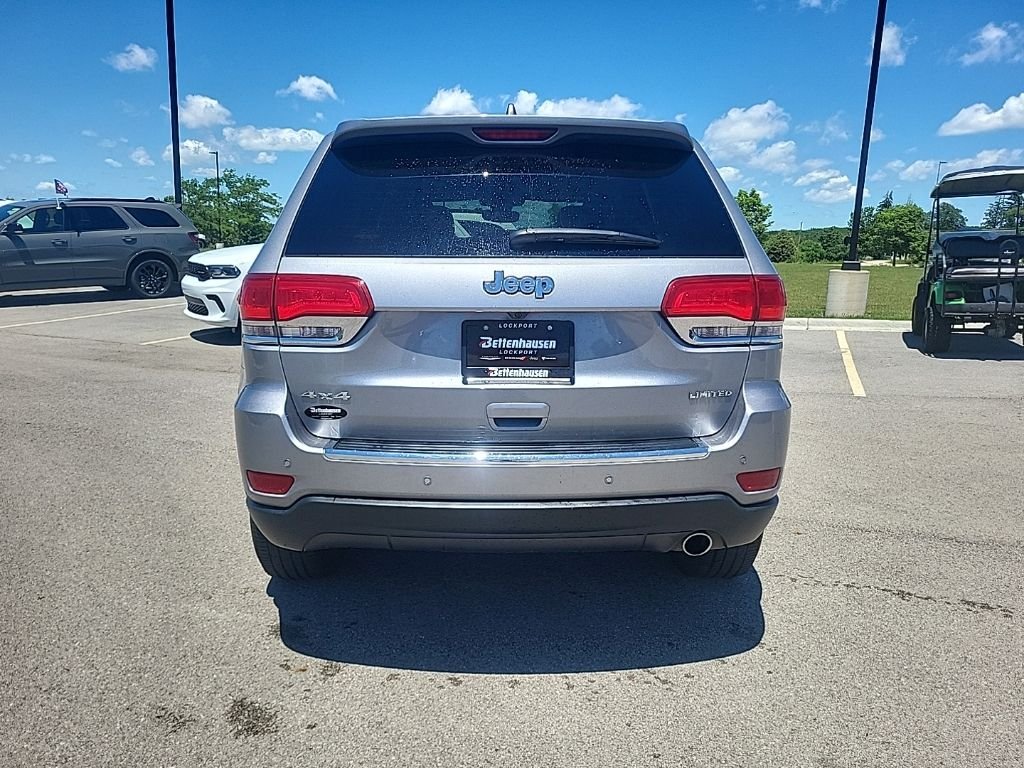 Used 2018 Silver Jeep Limited image 4