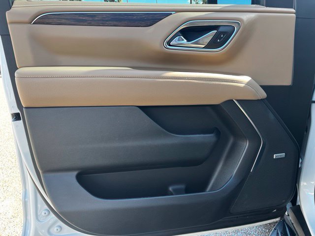 Used 2023 IRIDESCENT PEARL TRICOAT Chevrolet Premier image 12