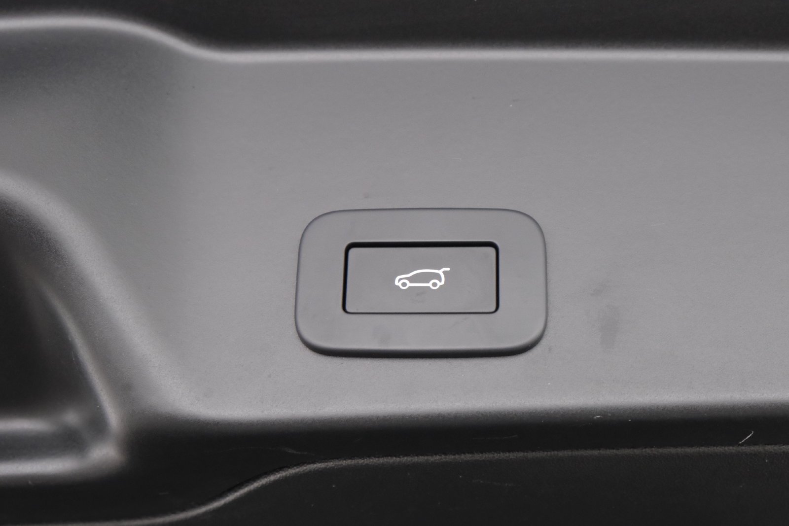 Used 2024 Carpathian Gray Premium Metallic Land Rover Dynamic image 38