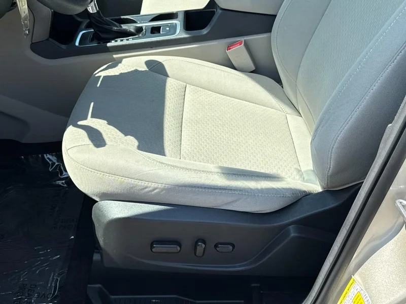Used 2017 White Gold Metallic Ford SE 4WD image 24