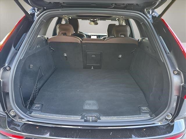 Used 2023  Volvo Plus Bright Theme image 29