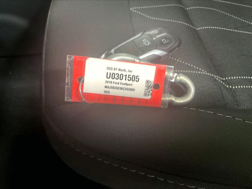 Used 2019 Red Ford SE image 32