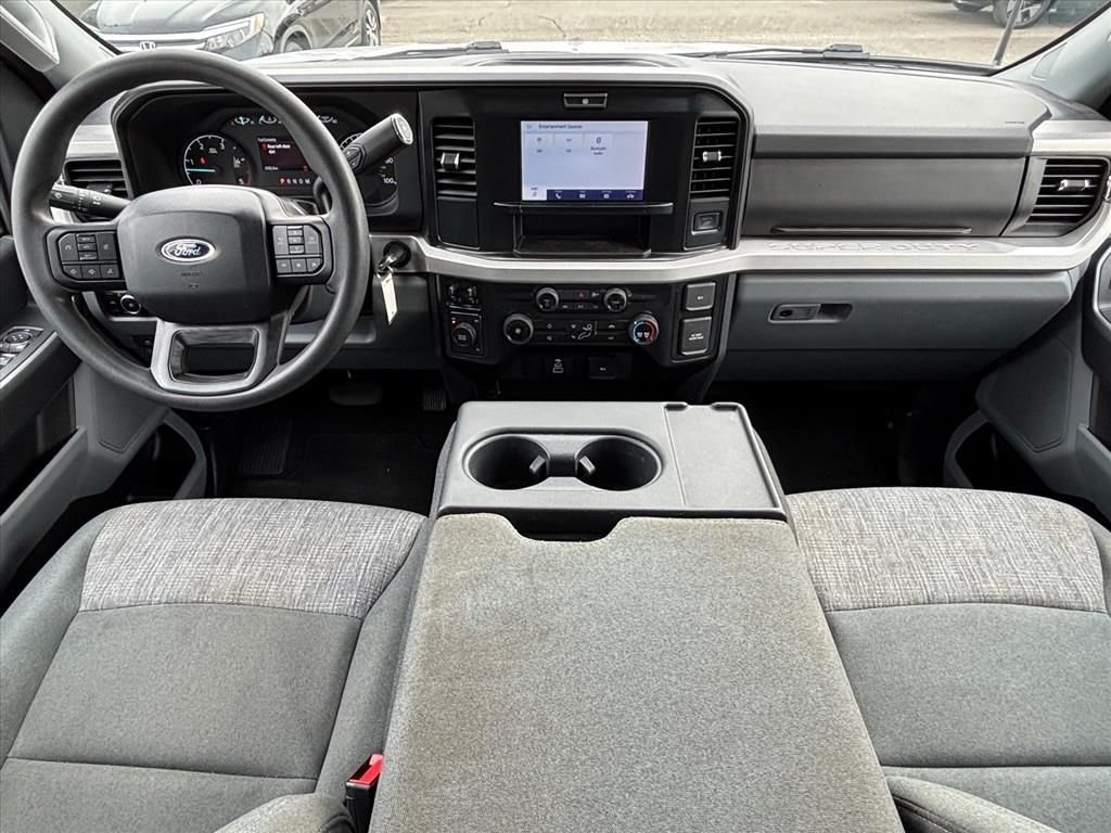 Used 2025 Oxford White Ford XLT image 4
