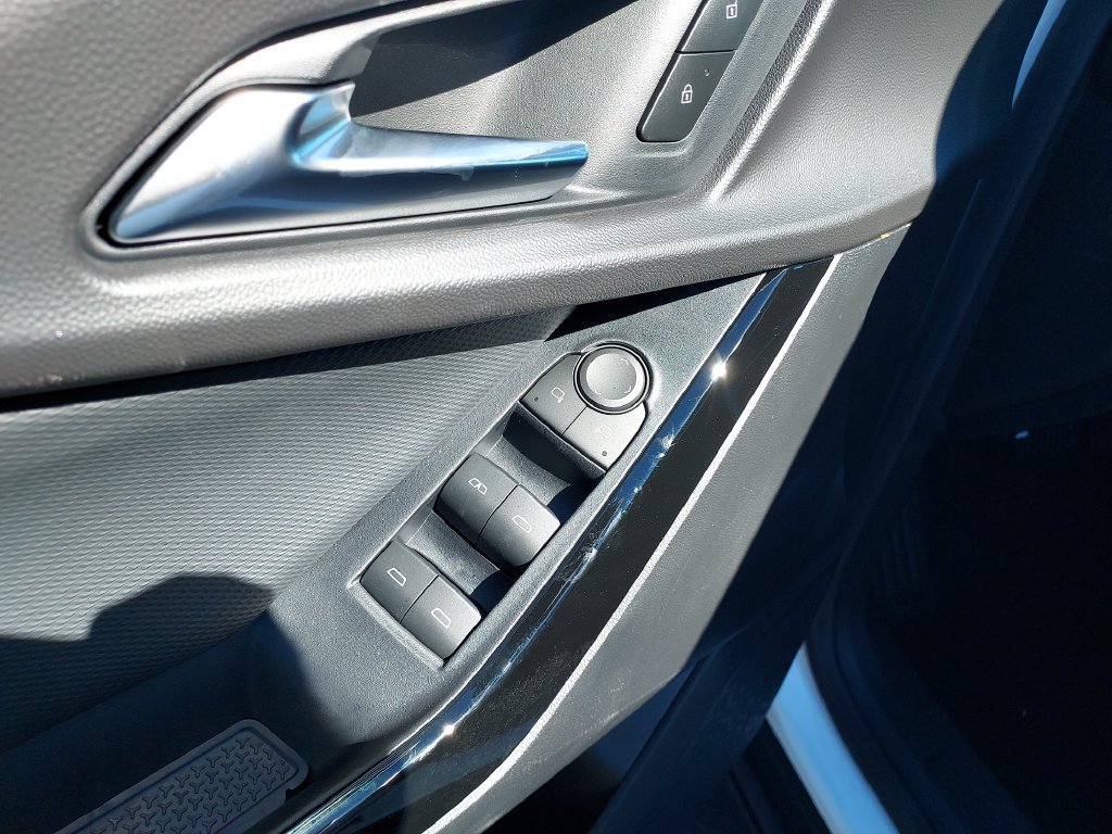 2027 Chevrolet Equinox LT - Photo 11
