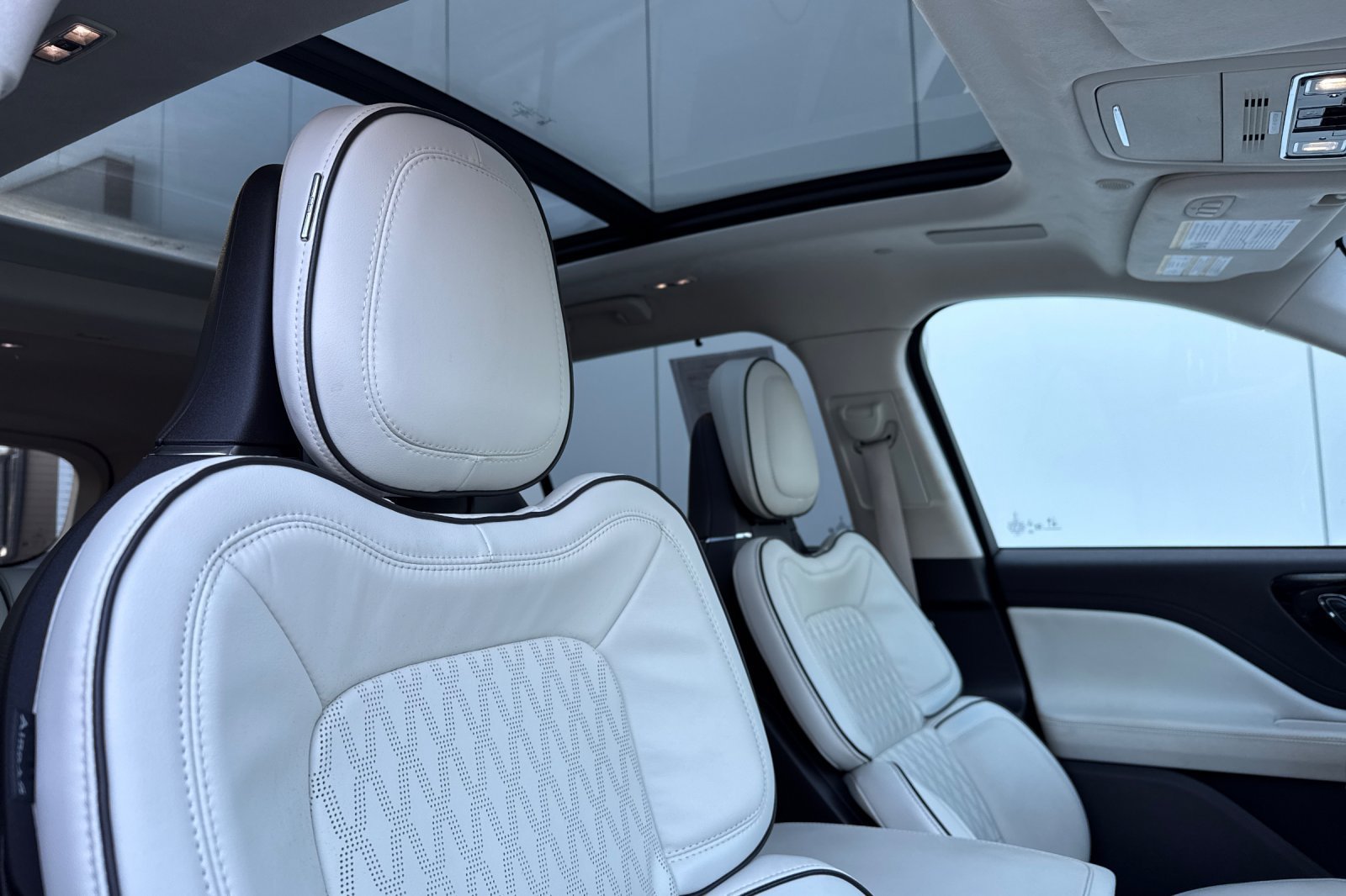 Certified Used 2023 Flight Blue Lincoln Black Label image 18