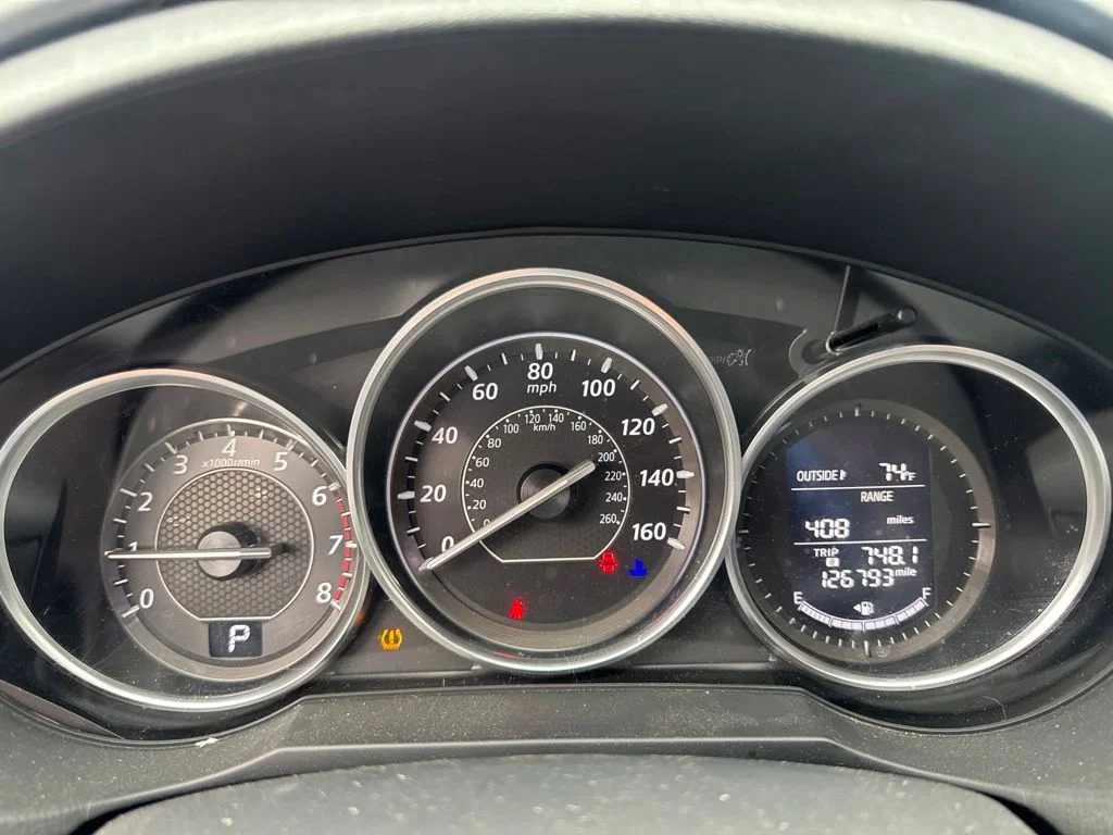 Used 2015 White Mazda i Sport image 7