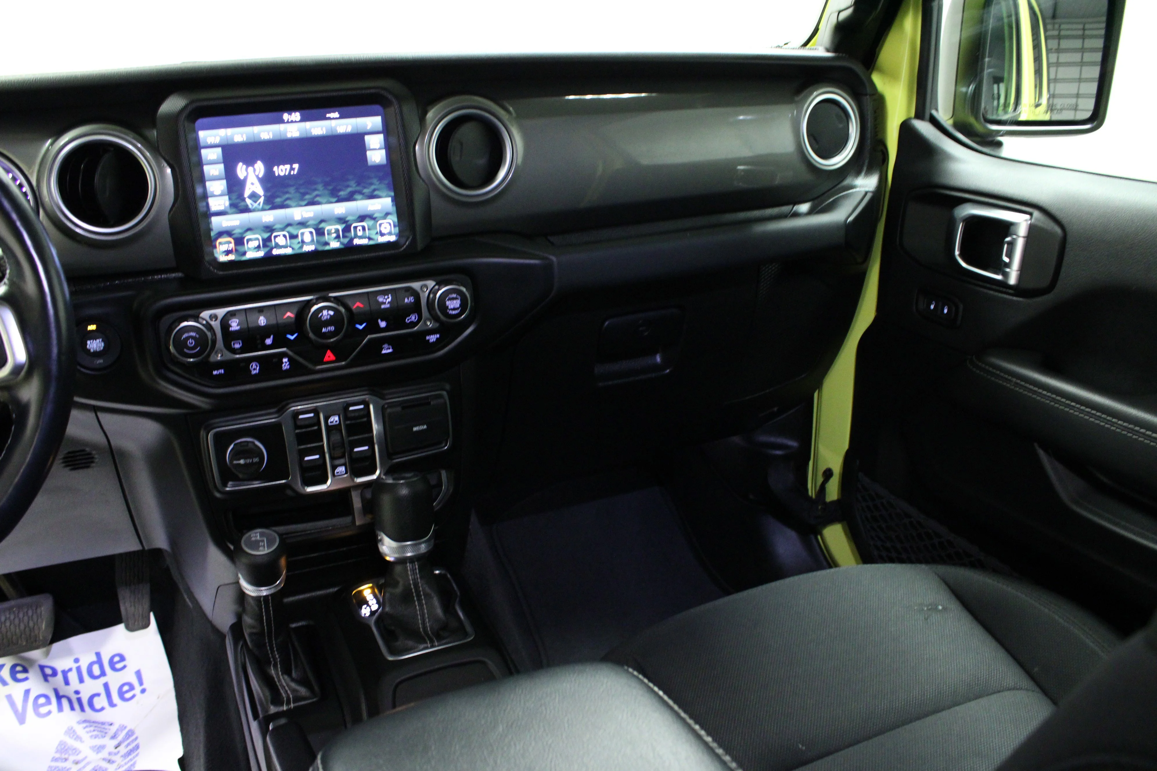 Used 2023 High Velocity Clearcoat Jeep Sahara image 19
