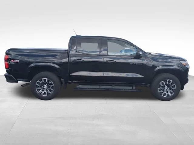 Used 2023 Black Chevrolet Z71 image 7