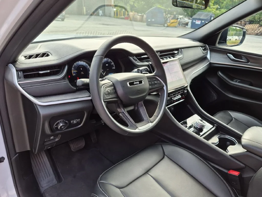 Used 2025 White Jeep Limited image 14