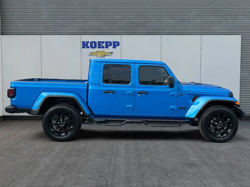 Used 2025 Hydro Blue Pearlcoat Jeep Nighthawk image 6