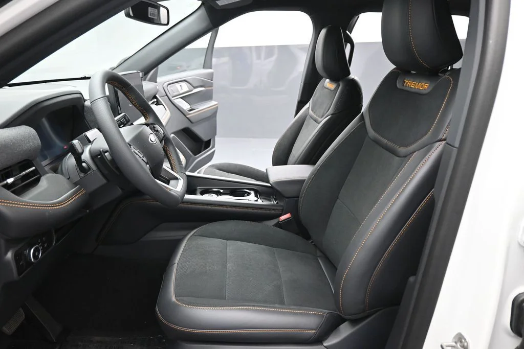 New 2026 Star White Metallic Tri-Coat Ford Tremor image 9