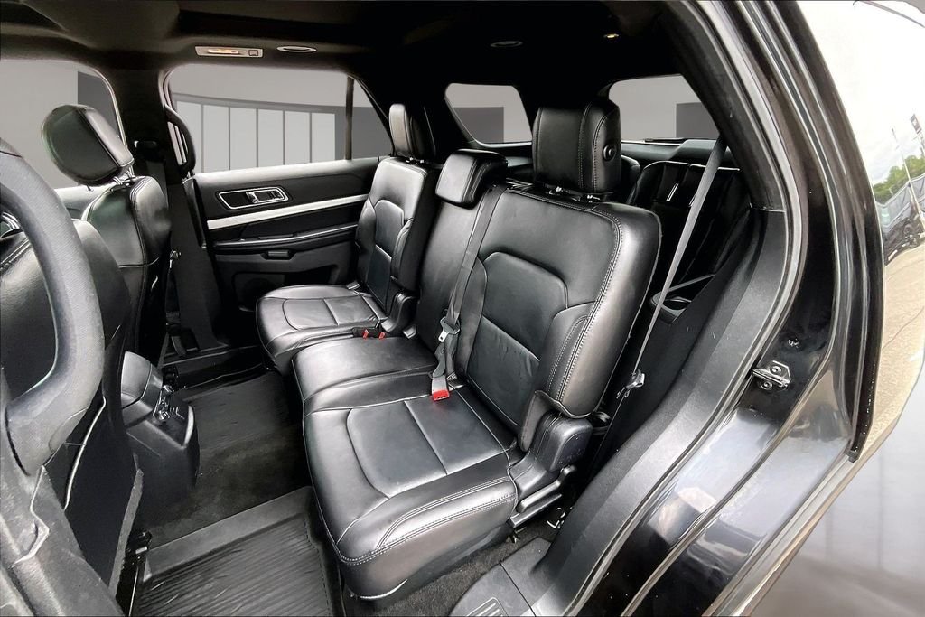 Used 2017 Black Ford XLT image 28